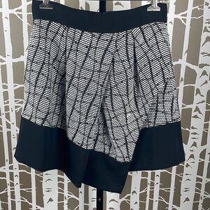 Banana Republic Black & White Jacquard Knit Asymmetrical Crossover Mini Skirt si